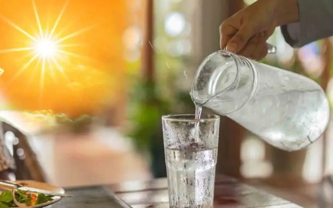 6 bí quyết uống nước đúng cách trong mùa hè