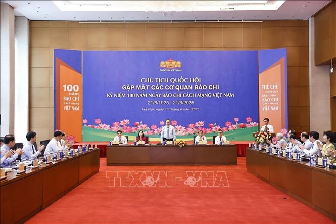 Chủ tịch Quốc hội: Báo chí đưa hơi thở cuộc sống, tâm nguyện của cử tri đến với nghị trường- Ảnh 6. Chủ tịch Quốc hội: Báo chí đưa hơi thở cuộc sống, tâm nguyện của cử tri đến với nghị trường- Ảnh 6.