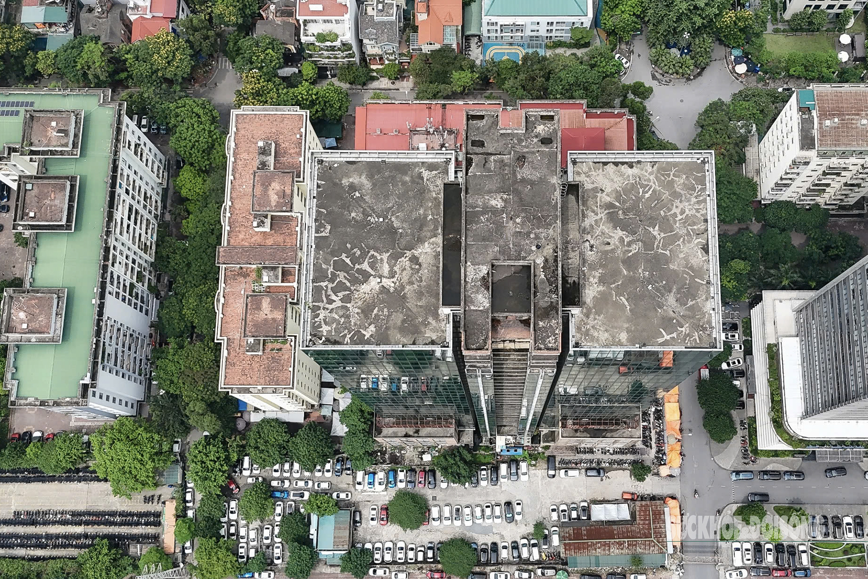 Cao ốc trăm tỷ ‘đắp chiếu’ gần 2 thập kỷ giữa Thủ đô- Ảnh 8. Cao ốc trăm tỷ ‘đắp chiếu’ gần 2 thập kỷ giữa Thủ đô- Ảnh 8.