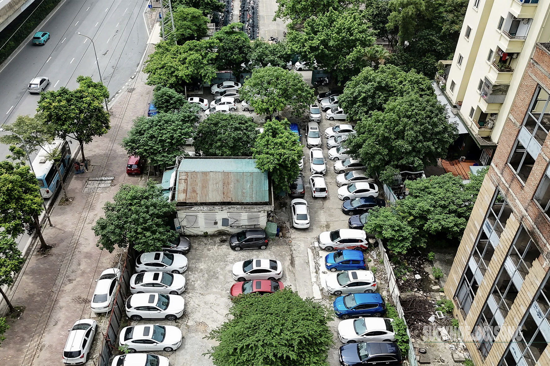 Cao ốc trăm tỷ ‘đắp chiếu’ gần 2 thập kỷ giữa Thủ đô- Ảnh 6. Cao ốc trăm tỷ ‘đắp chiếu’ gần 2 thập kỷ giữa Thủ đô- Ảnh 6.
