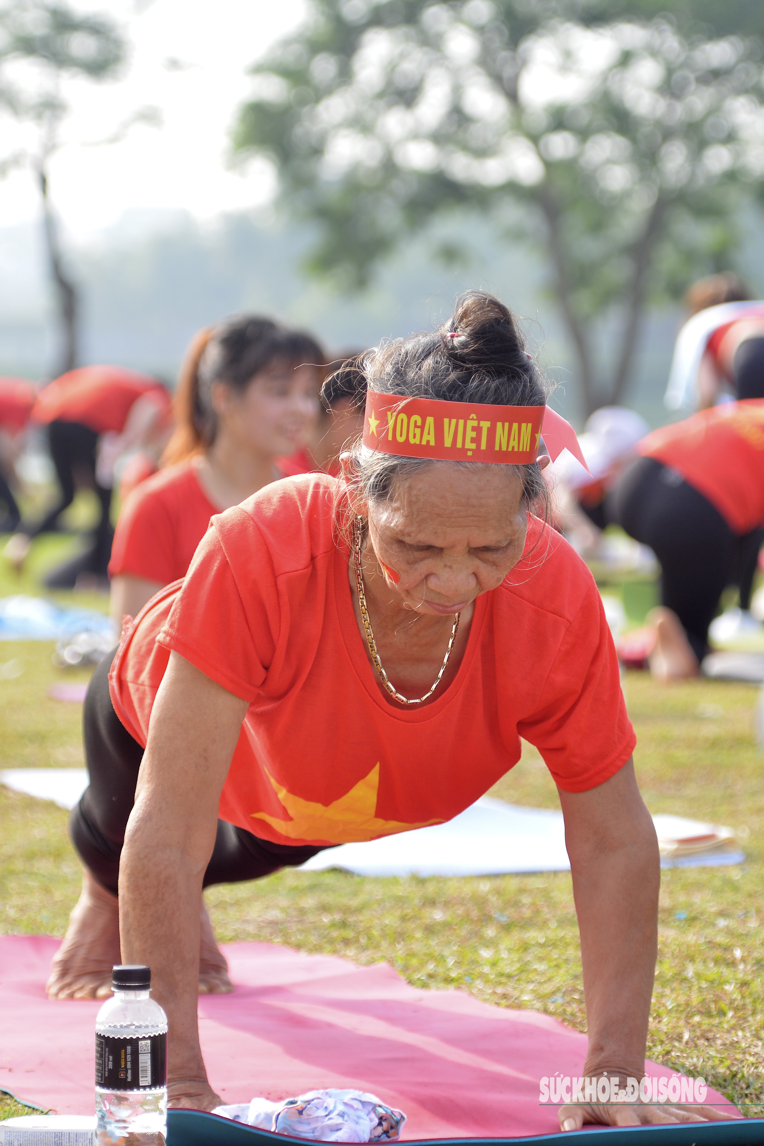 Hàng trăm người đồng diễn Yoga vì hòa bình tại Hà Nội- Ảnh 7. Hàng trăm người đồng diễn Yoga vì hòa bình tại Hà Nội- Ảnh 7.