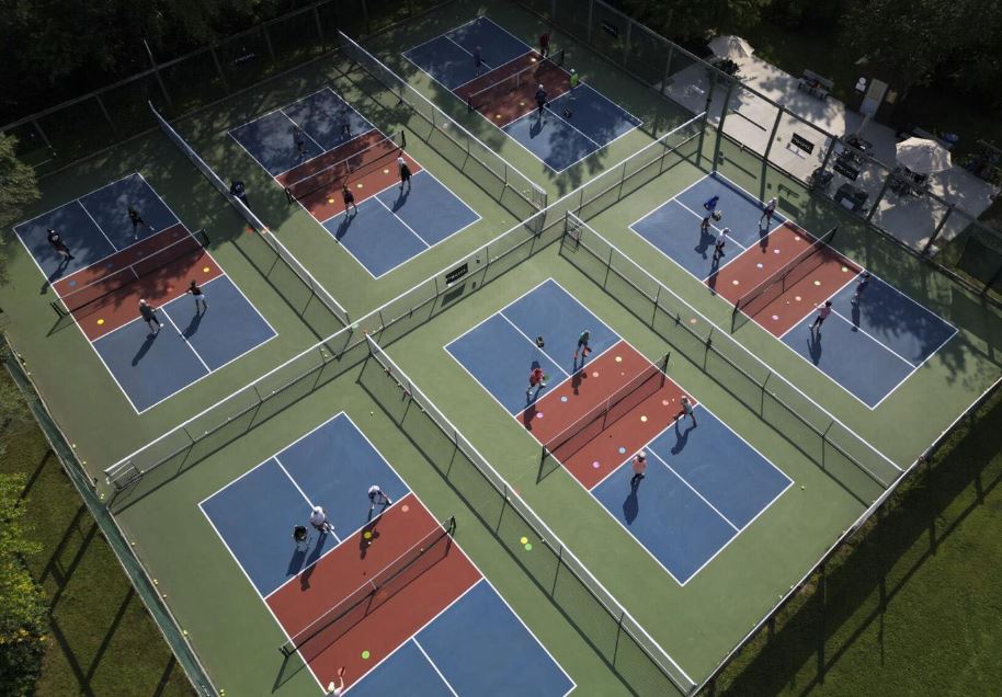 Cảnh báo mất an toàn tại các sân Pickleball xây dựng tự phát- Ảnh 1. Cảnh báo mất an toàn tại các sân Pickleball xây dựng tự phát- Ảnh 1.