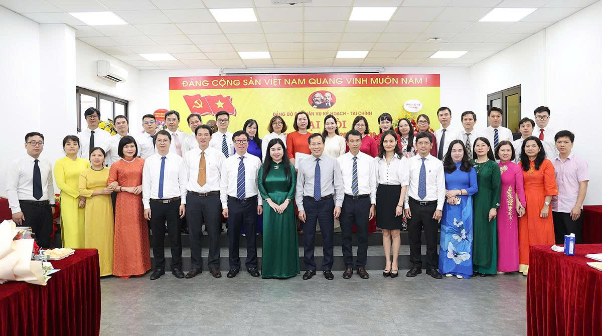 Đại hội Đảng bộ bộ phận Vụ Kế hoạch - Tài chính nhiệm kỳ 2025-2030 thành công tốt đẹp- Ảnh 11. Đại hội Đảng bộ bộ phận Vụ Kế hoạch - Tài chính nhiệm kỳ 2025-2030 thành công tốt đẹp- Ảnh 11.