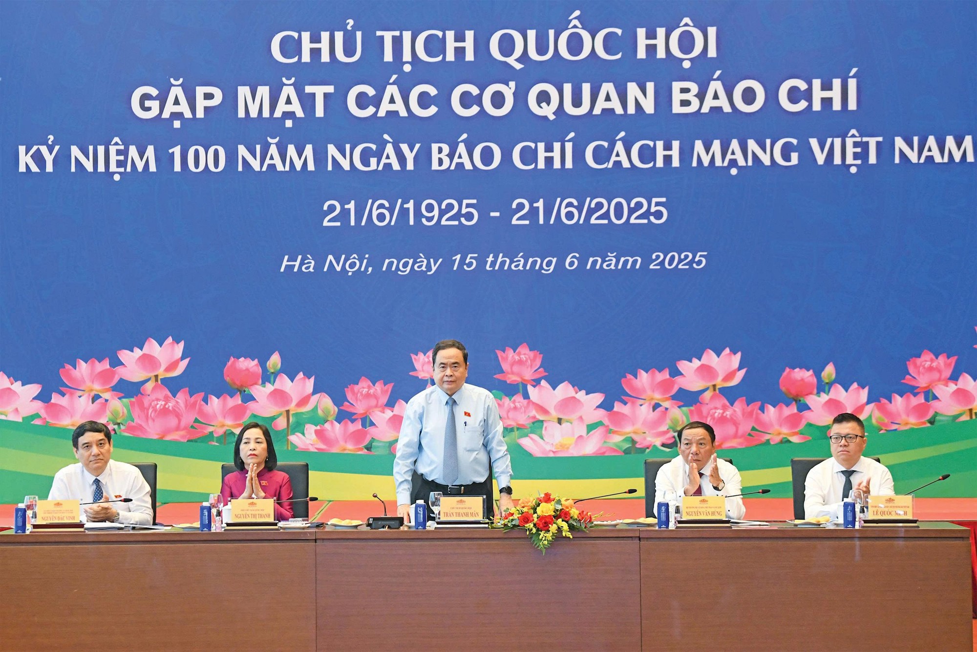 Chủ tịch Quốc hội Trần Thanh Mẫn gặp mặt các cơ quan báo chí - Ảnh 9.