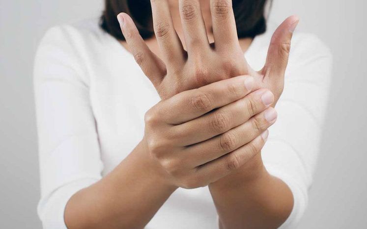Tê tay là dấu hiệu của bệnh gì?