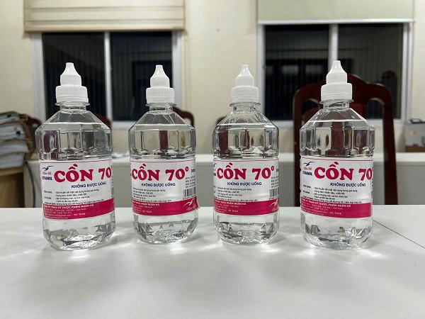 Bắt Phó Chủ tịch thị trấn ở Hà Nội vì sản xuất cồn y tế giả- Ảnh 2. Bắt Phó Chủ tịch thị trấn ở Hà Nội vì sản xuất cồn y tế giả- Ảnh 2.