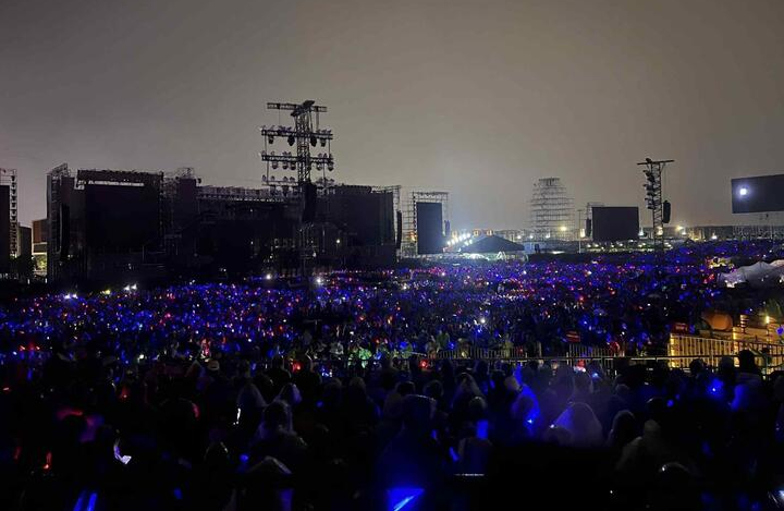 Concert 'Anh trai vượt ngàn chông gai' gây tranh cãi chuyện con trai Bằng Kiều biểu diễn trong mưa gió- Ảnh 1. Concert 'Anh trai vượt ngàn chông gai' gây tranh cãi chuyện con trai Bằng Kiều biểu diễn trong mưa gió- Ảnh 1.
