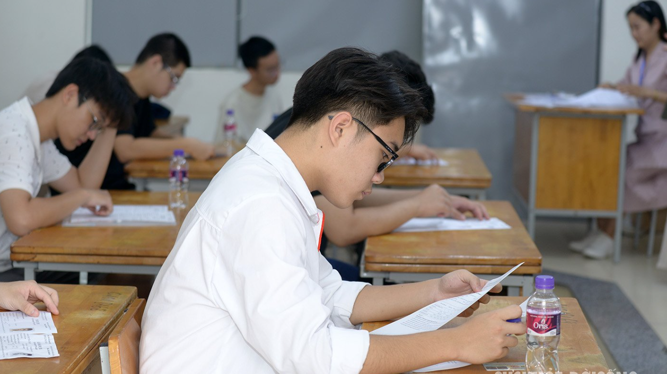 Bộ Y tế yêu cầu bảo đảm công tác y tế phục vụ kỳ thi tốt nghiệp THPT 2025- Ảnh 1. Bộ Y tế yêu cầu bảo đảm công tác y tế phục vụ kỳ thi tốt nghiệp THPT 2025- Ảnh 1.