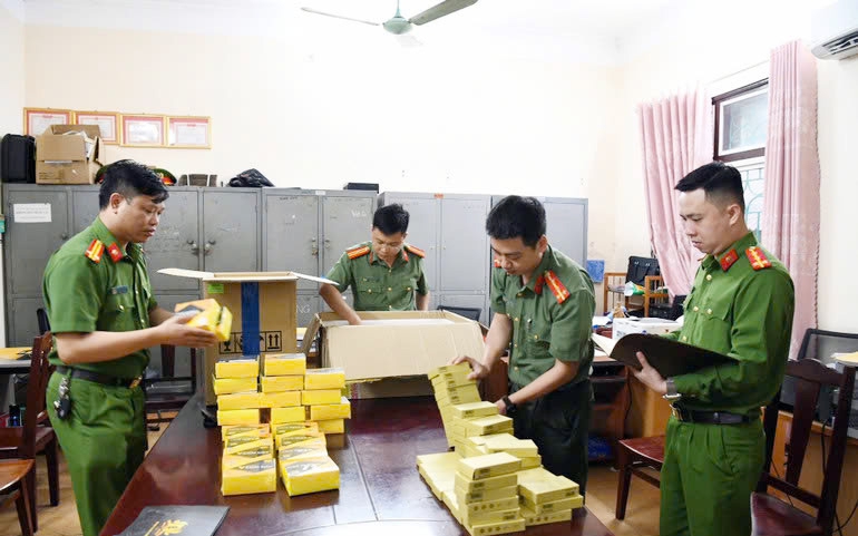 Vì sao chủ kênh TikTok 'Gia đình Hải Sen' bị bắt?- Ảnh 2. Khởi tố 3 đối tượng trong đường dây đa cấp bán trà chứa chất cấm, lôi kéo hơn 110.000 người tham gia