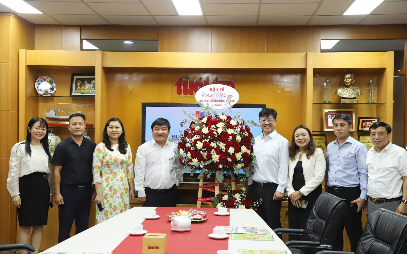 Bộ Y tế thăm và chúc mừng 4 cơ quan báo chí ở TPHCM