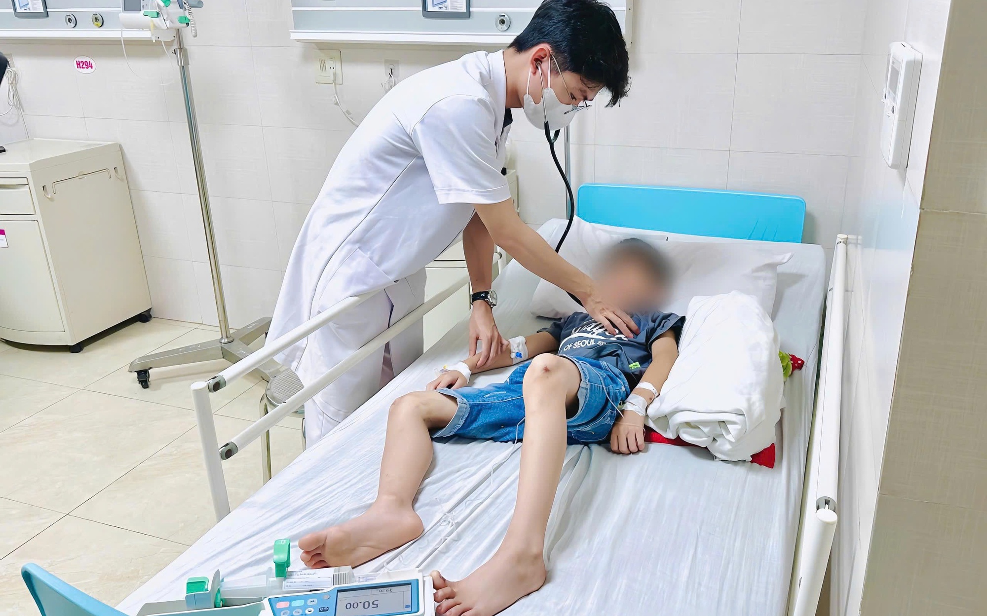 Bé trai 9 tuổi vỡ lách độ III, chảy máu trong ổ bụng được cứu sống