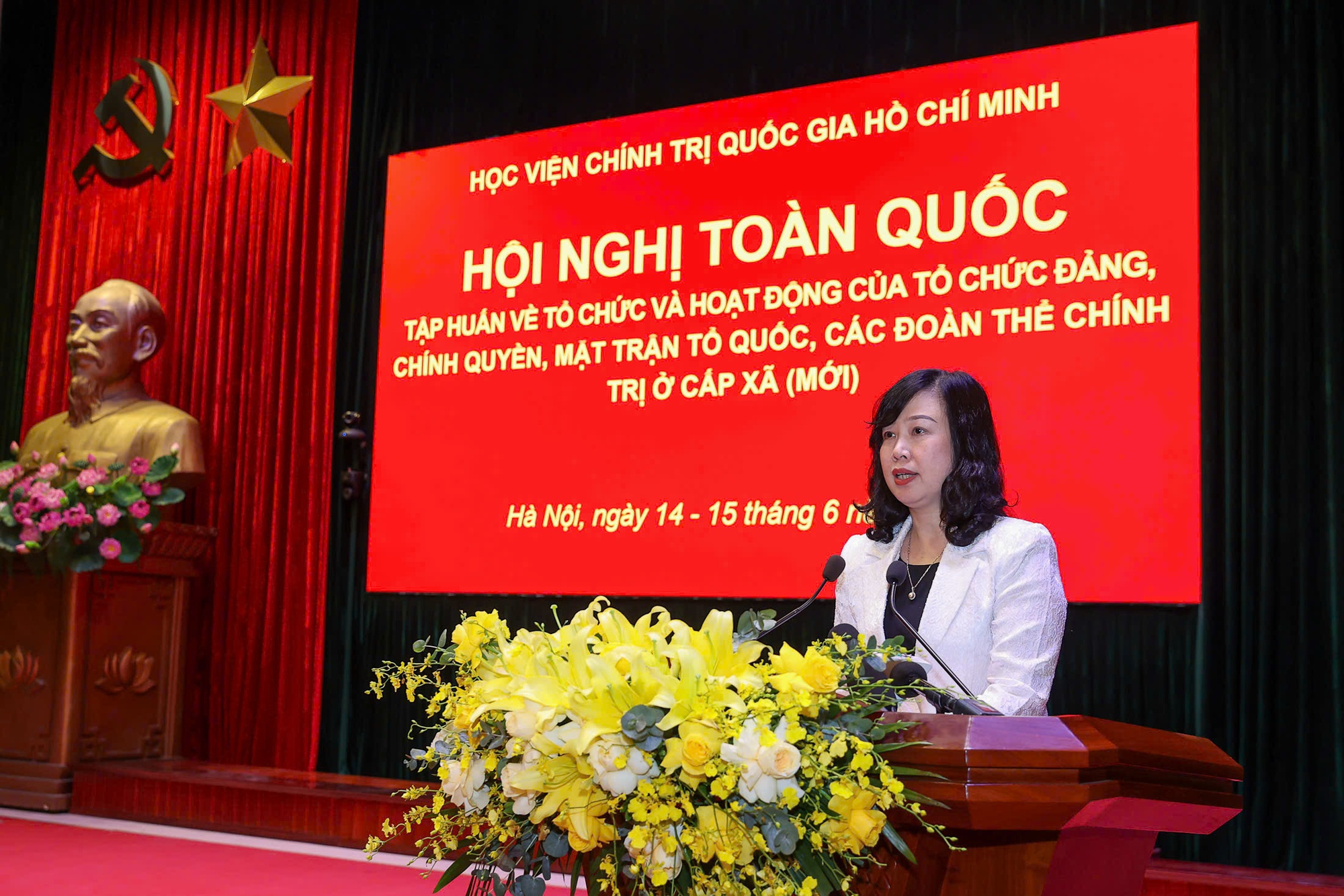 Bộ trưởng Đào Hồng Lan: Quyết liệt phân cấp, phân quyền và cắt giảm thủ tục hành chính về y tế- Ảnh 1. Bộ trưởng Đào Hồng Lan: Quyết liệt phân cấp, phân quyền và cắt giảm thủ tục hành chính về y tế- Ảnh 1.
