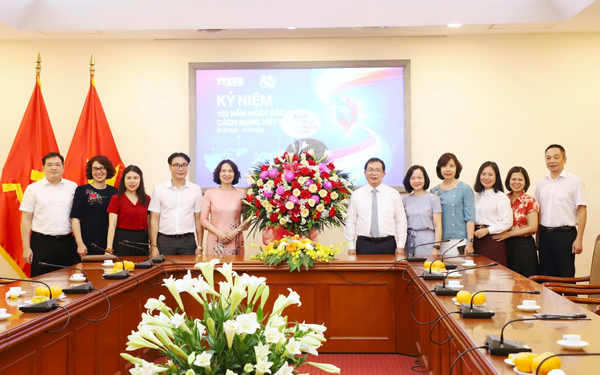 Thứ trưởng Bộ Y tế dâng hương tưởng niệm Đại danh y Hải Thượng Lãn Ông- Ảnh 3.