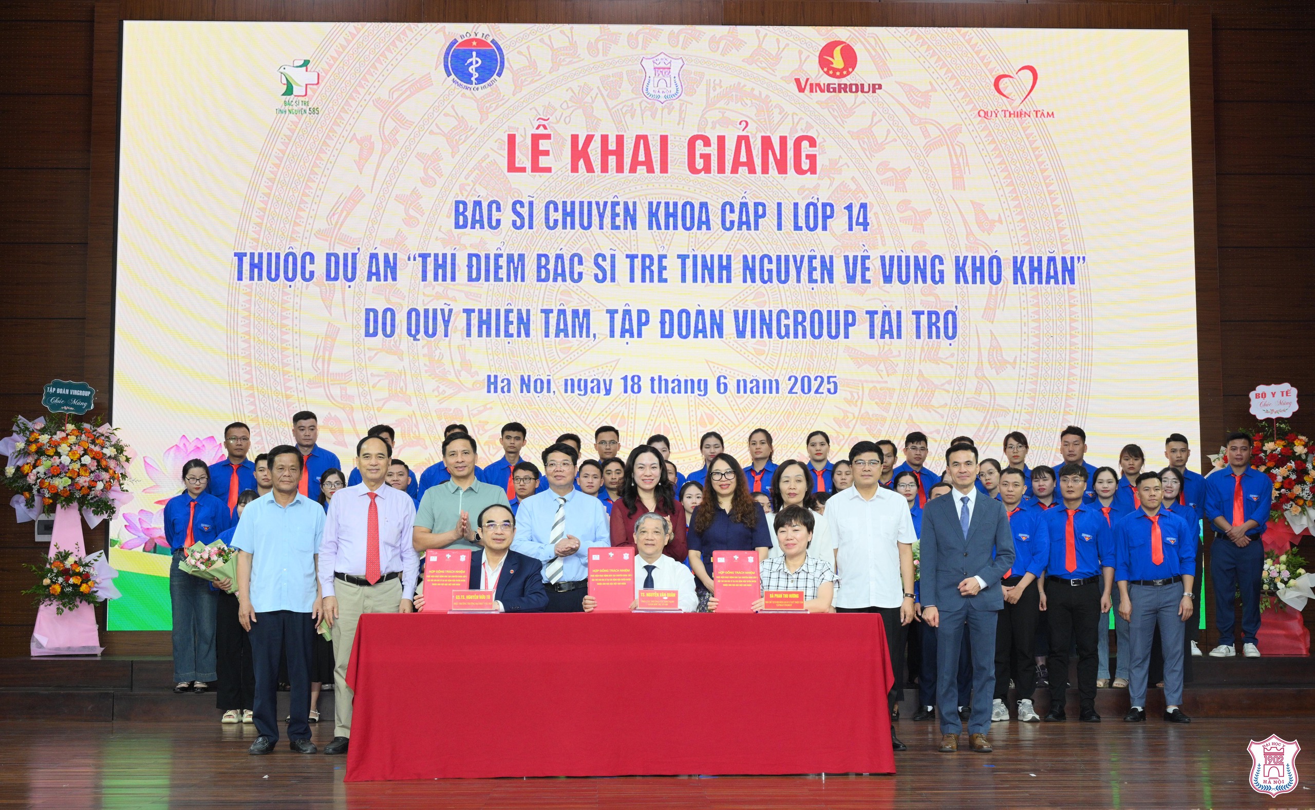 Bộ Y tế đã đưa hơn 500 bác sĩ trẻ đào tạo chuyên sâu về làm việc ở vùng khó khăn- Ảnh 1. Bộ Y tế đã đưa hơn 500 bác sĩ trẻ đào tạo chuyên sâu về làm việc ở vùng khó khăn- Ảnh 1.