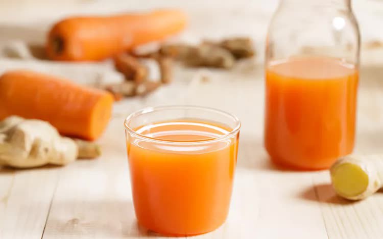 Uống nước ép cà rốt và gừng mỗi ngày có tác dụng gì?