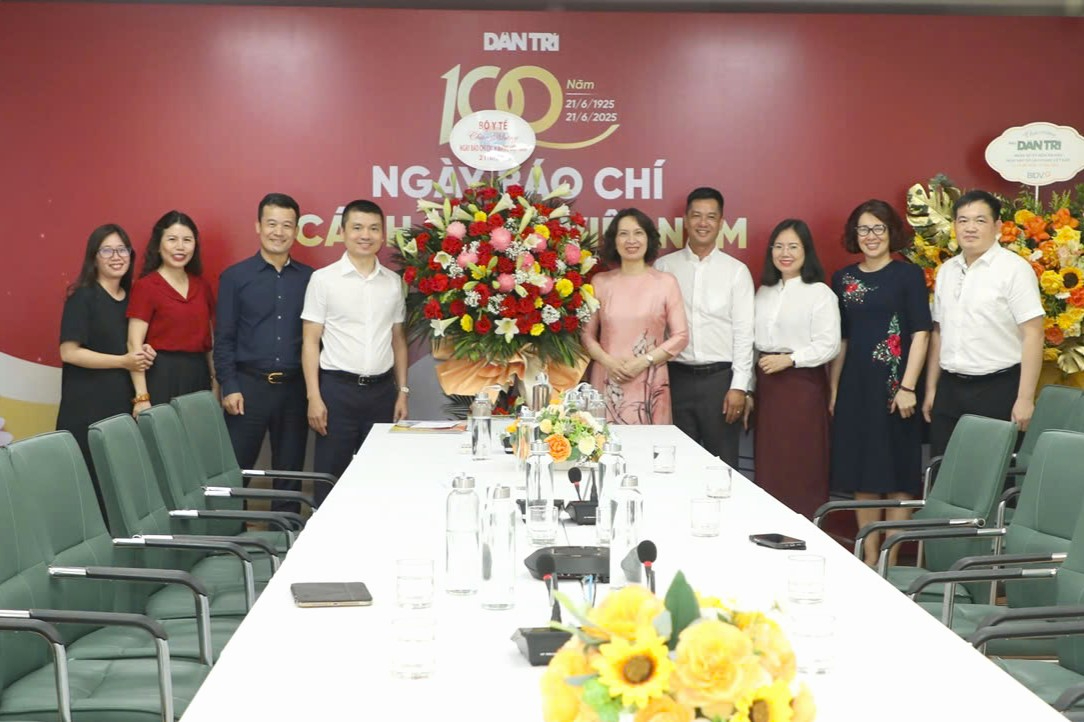Thứ trưởng Bộ Y tế Nguyễn Thị Liên Hương thăm, chúc mừng các cơ quan báo chí, truyền thông nhân Ngày Báo chí cách mạng Việt Nam- Ảnh 3. Thứ trưởng Bộ Y tế Nguyễn Thị Liên Hương thăm, chúc mừng các cơ quan báo chí, truyền thông nhân Ngày Báo chí cách mạng Việt Nam- Ảnh 3.