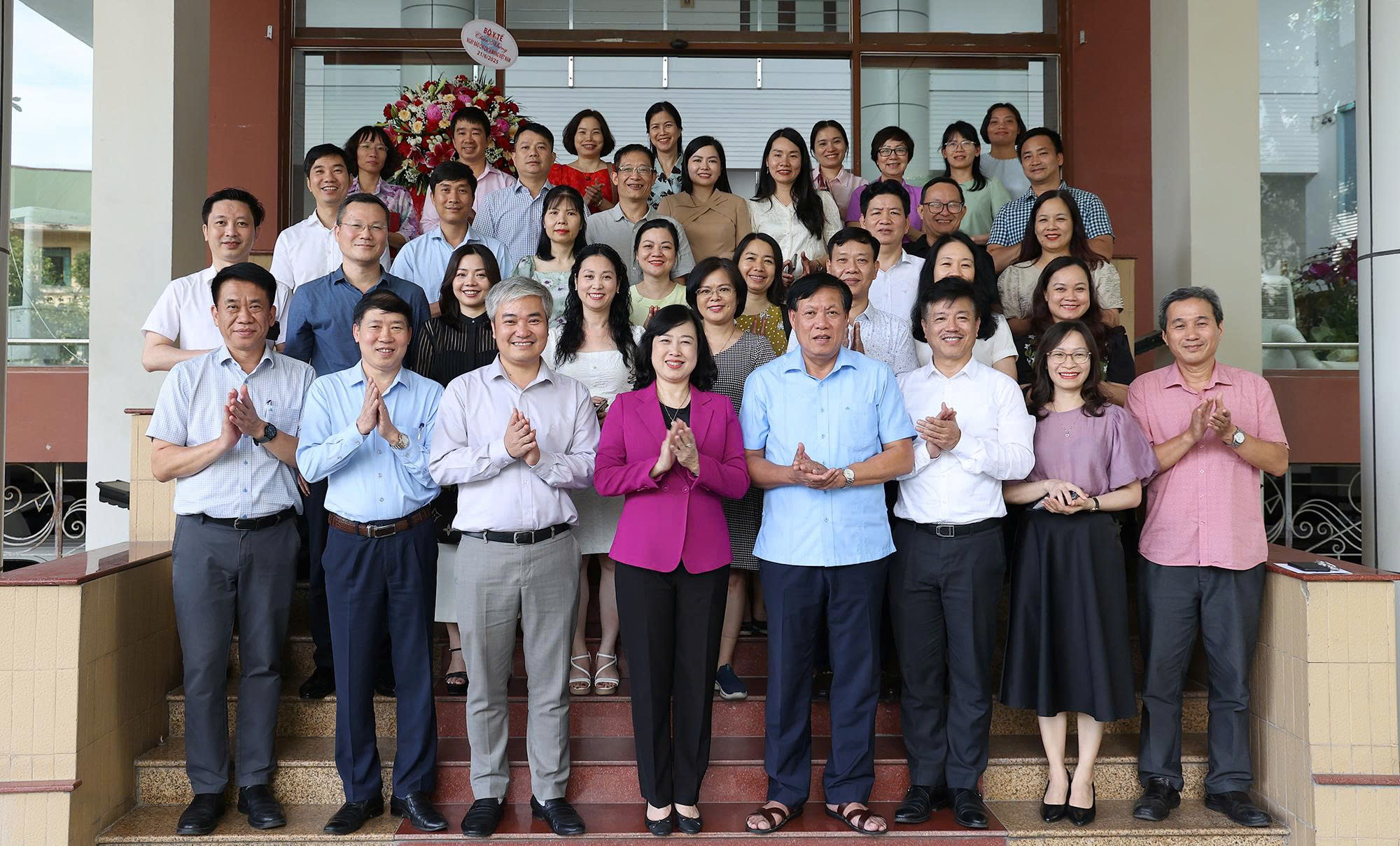 Lãnh đạo Bộ Y tế chúc mừng các cơ quan báo chí, truyền thông của ngành nhân Kỷ niệm 100 Ngày Báo chí cách mạng Việt Nam- Ảnh 9. Lãnh đạo Bộ Y tế chúc mừng các cơ quan báo chí, truyền thông của ngành nhân Kỷ niệm 100 Ngày Báo chí cách mạng Việt Nam- Ảnh 9.