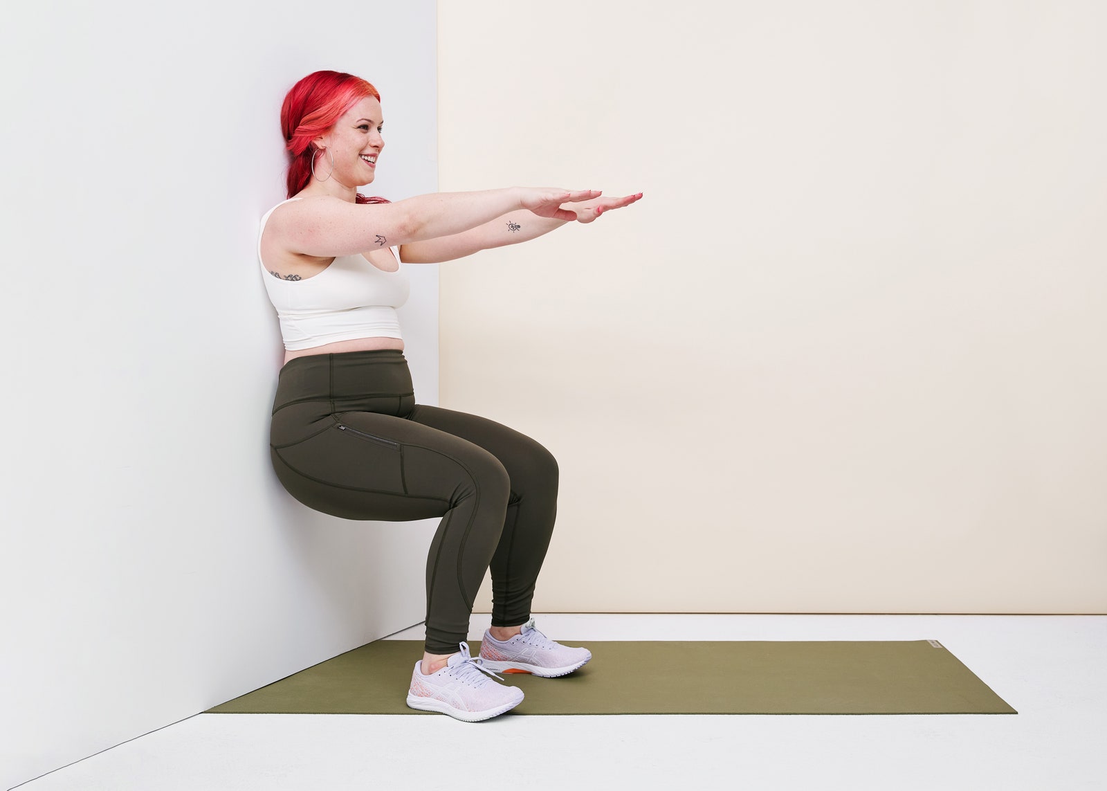 Chuỗi bài tập 7 phút giúp eo thon, bụng phẳng- Ảnh 2. How to Do the Wall Sit Exercise to Light Up Your Quads and Work Your Core | SELF