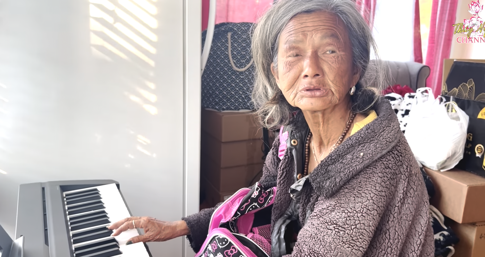 Ca sĩ hải ngoại 'bốc lửa' một thời, U70 vẫn lang thang trên đường phố Mỹ, bất ngờ hỏi về Lệ Quyên- Ảnh 4. Ca sĩ hải ngoại 'bốc lửa' một thời, U70 vẫn lang thang trên đường phố Mỹ, bất ngờ hỏi về Lệ Quyên- Ảnh 4.