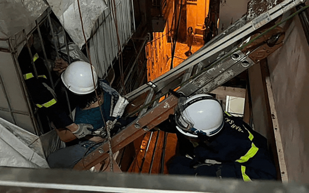 Cắt xe giải cứu hành khách mắc kẹt sau tai nạn nghiêm trọng trên cao tốc Đà Nẵng – Quảng Ngãi- Ảnh 2.