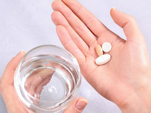 6 loại nước không được uống cùng với thuốc- Ảnh 2.