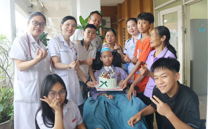 Kỳ tích hồi sinh cậu bé 14 tuổi mắc u não ác tính- Ảnh 2. Kỳ tích hồi sinh cậu bé 14 tuổi mắc u não ác tính- Ảnh 2.