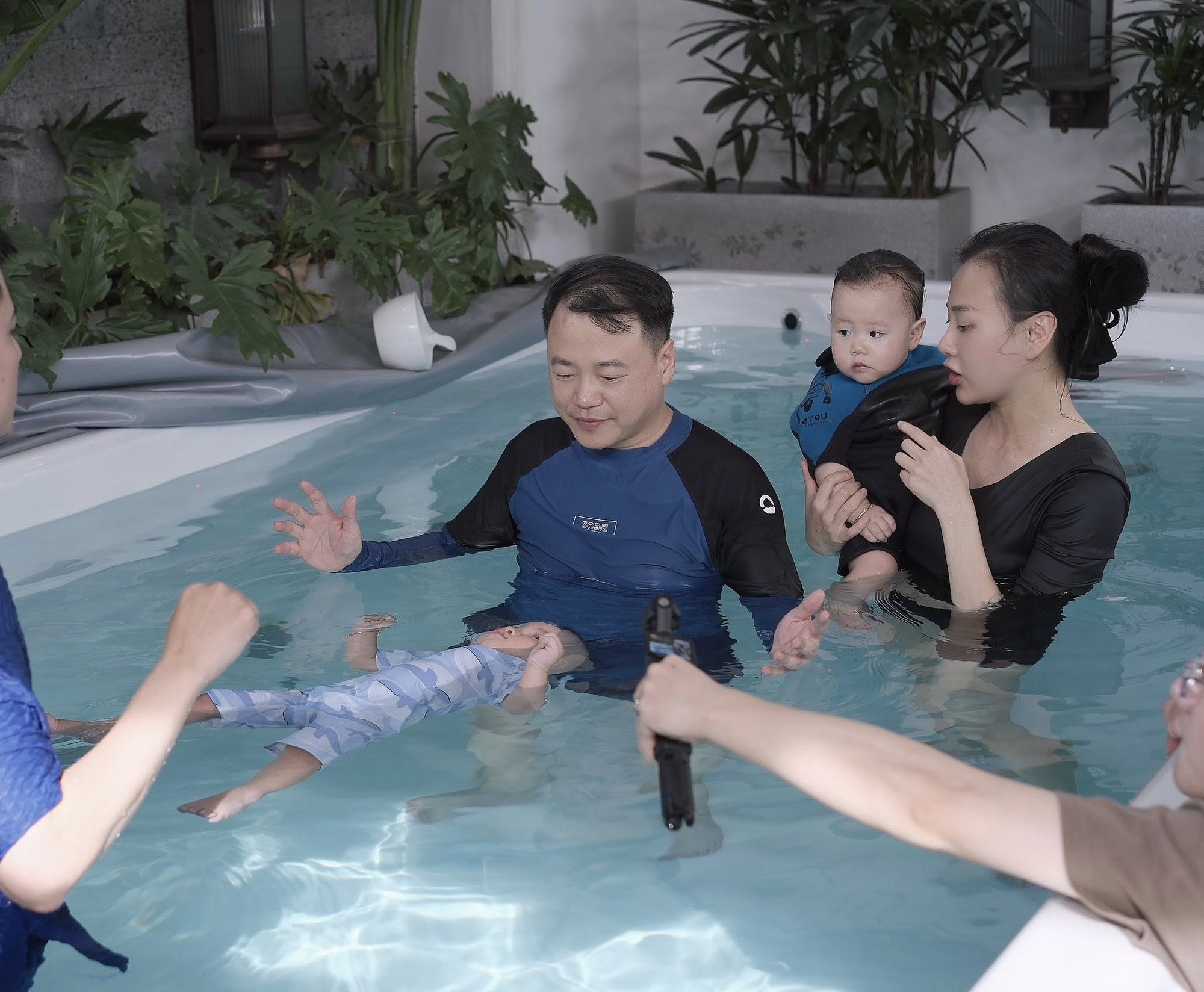 Cặp song sinh nhà Phương Oanh lại gây bất ngờ với khán giả về khả năng nổi trội này- Ảnh 1.