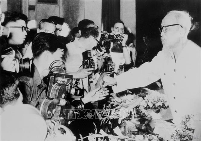 Chủ tịch Hồ Chí Minh - nhà báo lớn, người thầy vĩ đại của báo chí cách mạng Việt Nam- Ảnh 7. Chủ tịch Hồ Chí Minh - nhà báo lớn, người thầy vĩ đại của báo chí cách mạng Việt Nam- Ảnh 7.
