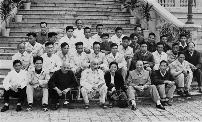 Chủ tịch Hồ Chí Minh - nhà báo lớn, người thầy vĩ đại của báo chí cách mạng Việt Nam- Ảnh 10. Chủ tịch Hồ Chí Minh - nhà báo lớn, người thầy vĩ đại của báo chí cách mạng Việt Nam- Ảnh 10.