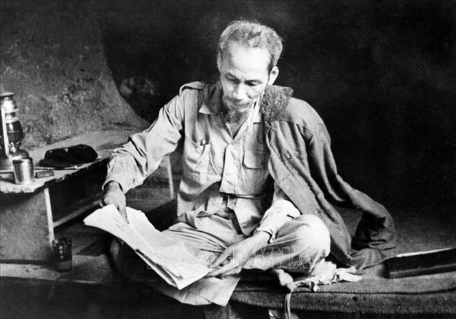 Chủ tịch Hồ Chí Minh - nhà báo lớn, người thầy vĩ đại của báo chí cách mạng Việt Nam- Ảnh 11. Chủ tịch Hồ Chí Minh - nhà báo lớn, người thầy vĩ đại của báo chí cách mạng Việt Nam- Ảnh 11.