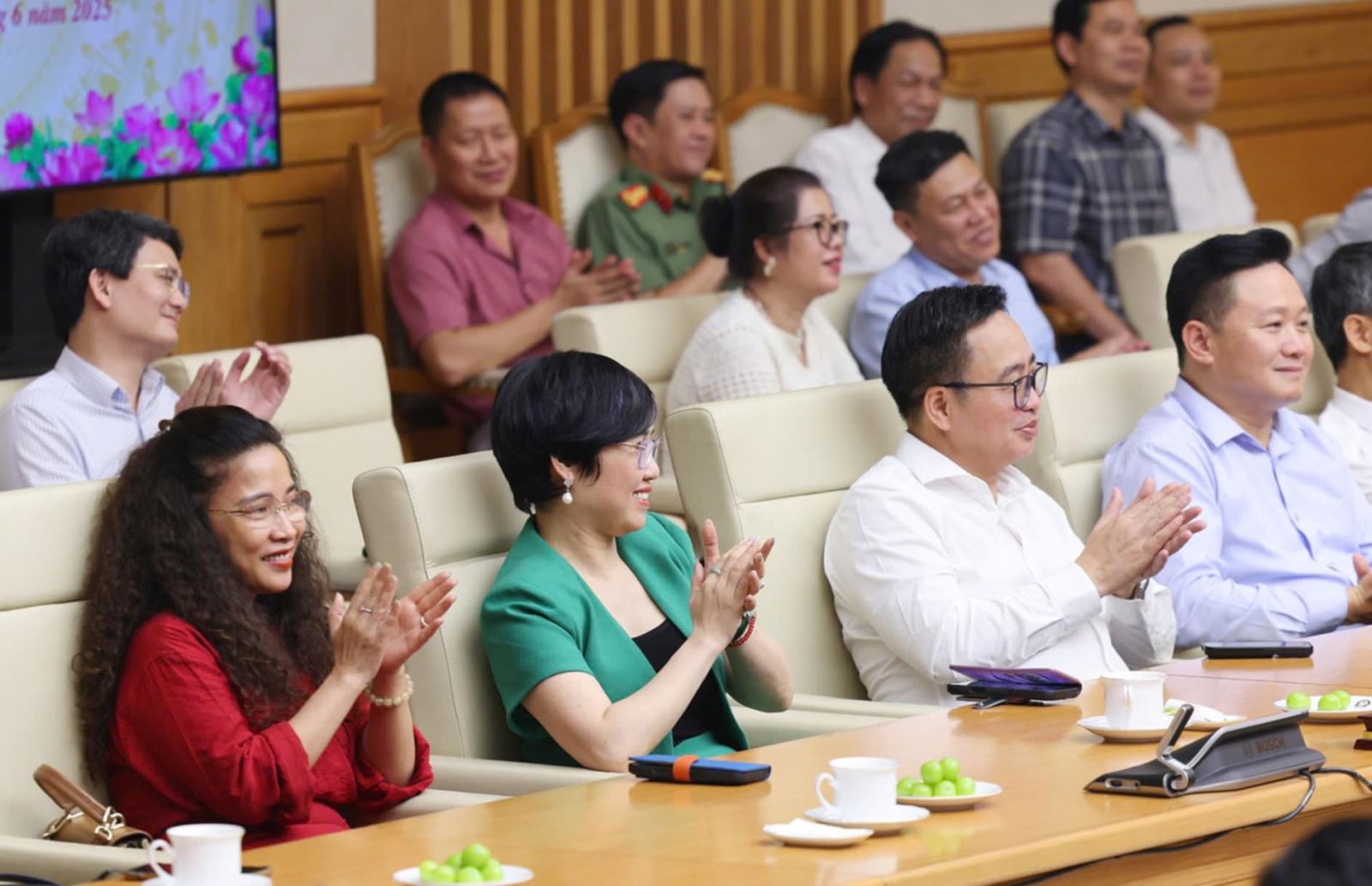 Thủ tướng: Chính phủ cảm ơn và luôn lắng nghe, chia sẻ, tạo điều kiện cho báo chí hoạt động thuận lợi- Ảnh 8. Thủ tướng: Chính phủ cảm ơn và luôn lắng nghe, chia sẻ, tạo điều kiện cho báo chí hoạt động thuận lợi- Ảnh 8.