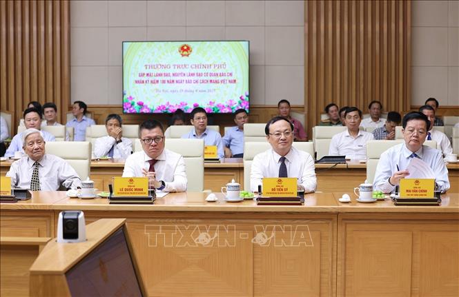 Thủ tướng: Chính phủ cảm ơn và luôn lắng nghe, chia sẻ, tạo điều kiện cho báo chí hoạt động thuận lợi- Ảnh 4. Thủ tướng: Chính phủ cảm ơn và luôn lắng nghe, chia sẻ, tạo điều kiện cho báo chí hoạt động thuận lợi- Ảnh 4.