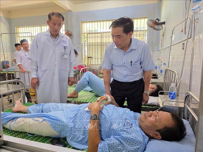 Thăm hỏi, động viên nạn nhân vụ tai nạn giao thông nghiêm trọng tại Quảng Nam- Ảnh 1. Thăm hỏi, động viên nạn nhân vụ tai nạn giao thông nghiêm trọng tại Quảng Nam- Ảnh 1.