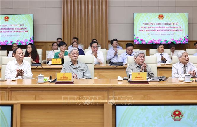 Thủ tướng: Chính phủ cảm ơn và luôn lắng nghe, chia sẻ, tạo điều kiện cho báo chí hoạt động thuận lợi- Ảnh 6. Thủ tướng: Chính phủ cảm ơn và luôn lắng nghe, chia sẻ, tạo điều kiện cho báo chí hoạt động thuận lợi- Ảnh 6.