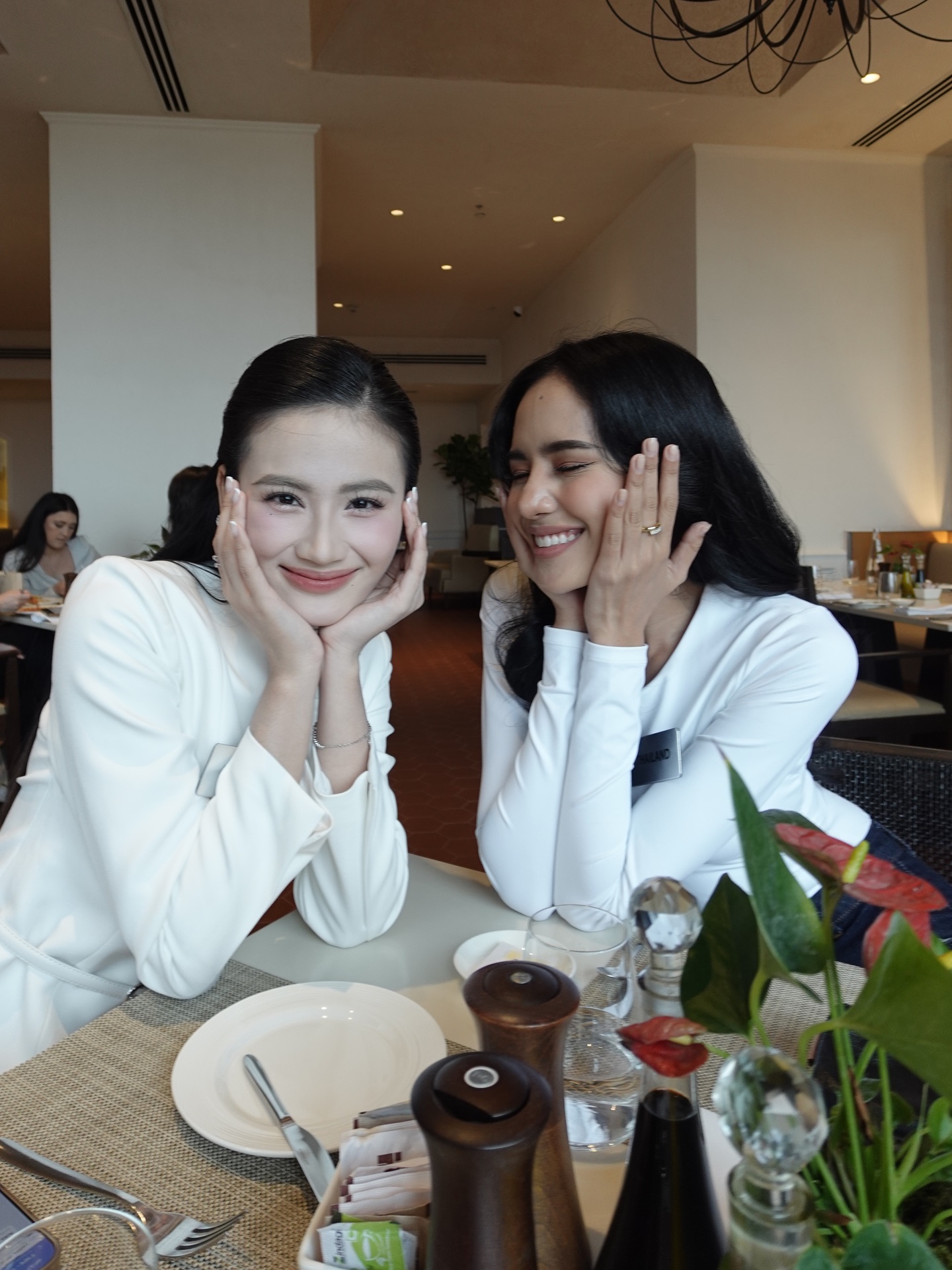Fan sắc đẹp quốc tế 'tràn' vào Facebook Ý Nhi sau tâm thư gửi Tân Hoa hậu Thế giới 2025- Ảnh 4. Fan sắc đẹp quốc tế 'tràn' vào Facebook Ý Nhi sau tâm thư gửi Tân Hoa hậu Thế giới 2025- Ảnh 4.