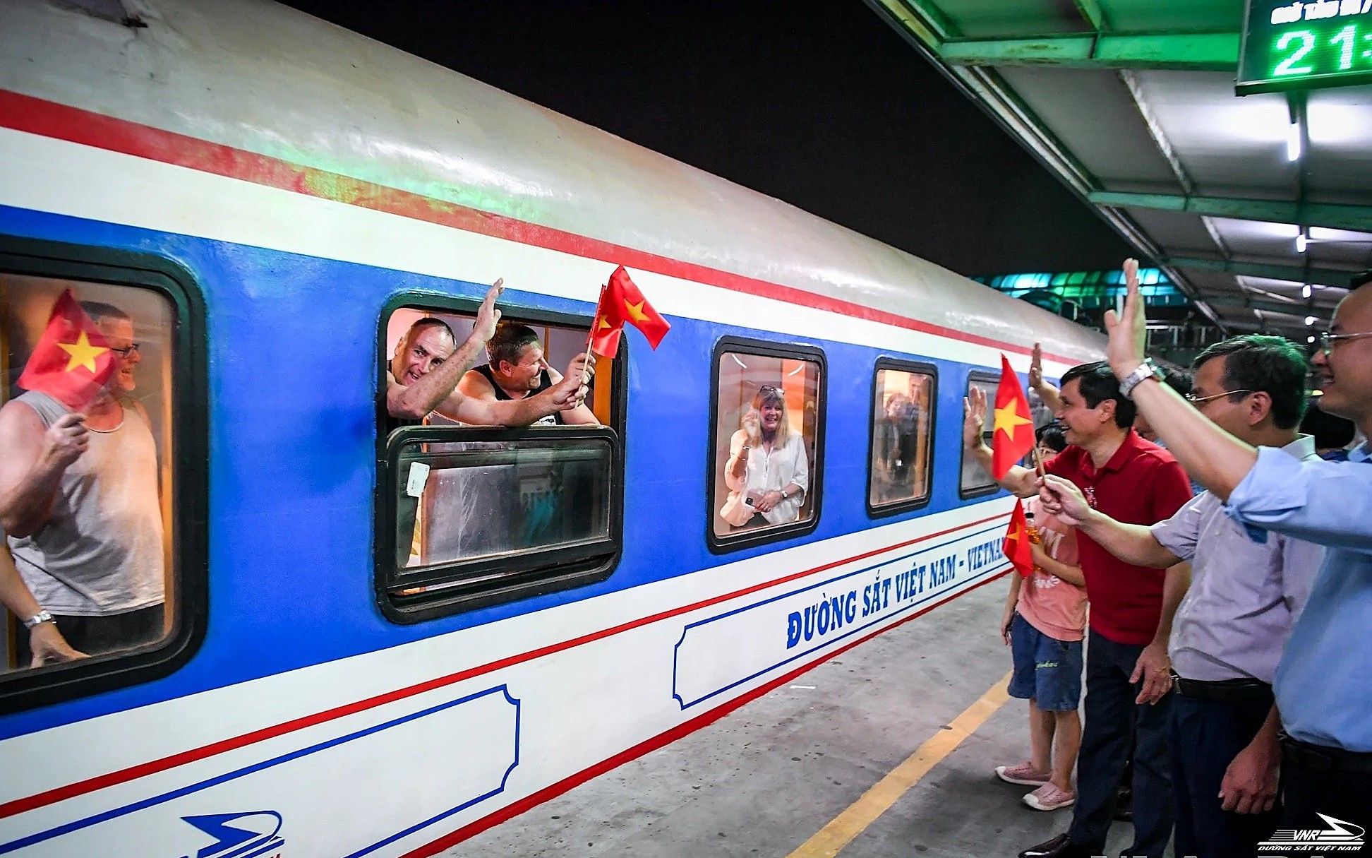 Tin vui mùa thi: Học sinh, sinh viên đi thi, nhập học được giảm giá vé tàu