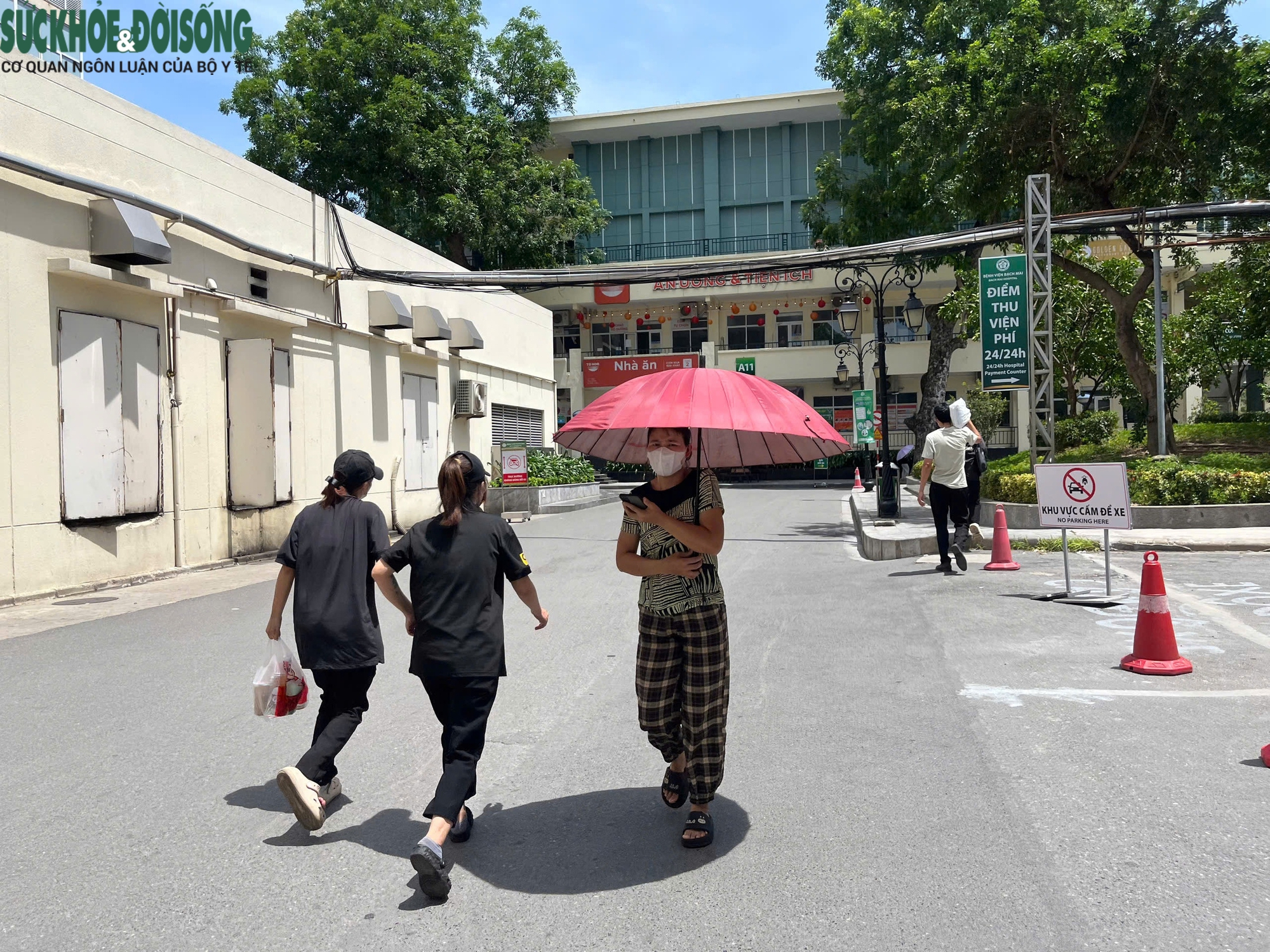 Bệnh viện chống nóng cho người nhà bệnh nhân- Ảnh 1.