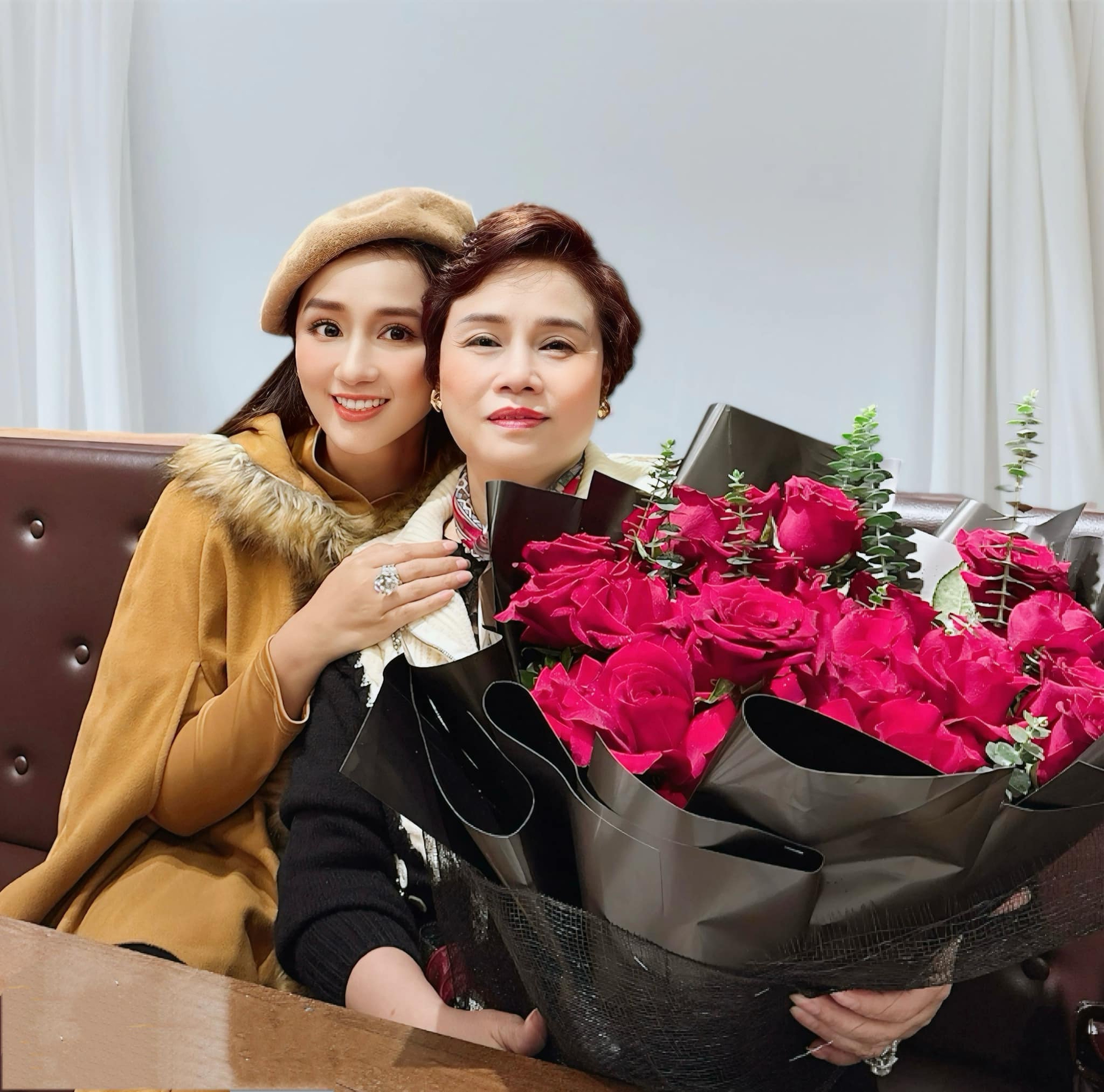 Mẹ ruột Lã Thanh Huyền: Hoa khôi Hà thành, tuổi xế chiều giàu sang viên mãn- Ảnh 1.