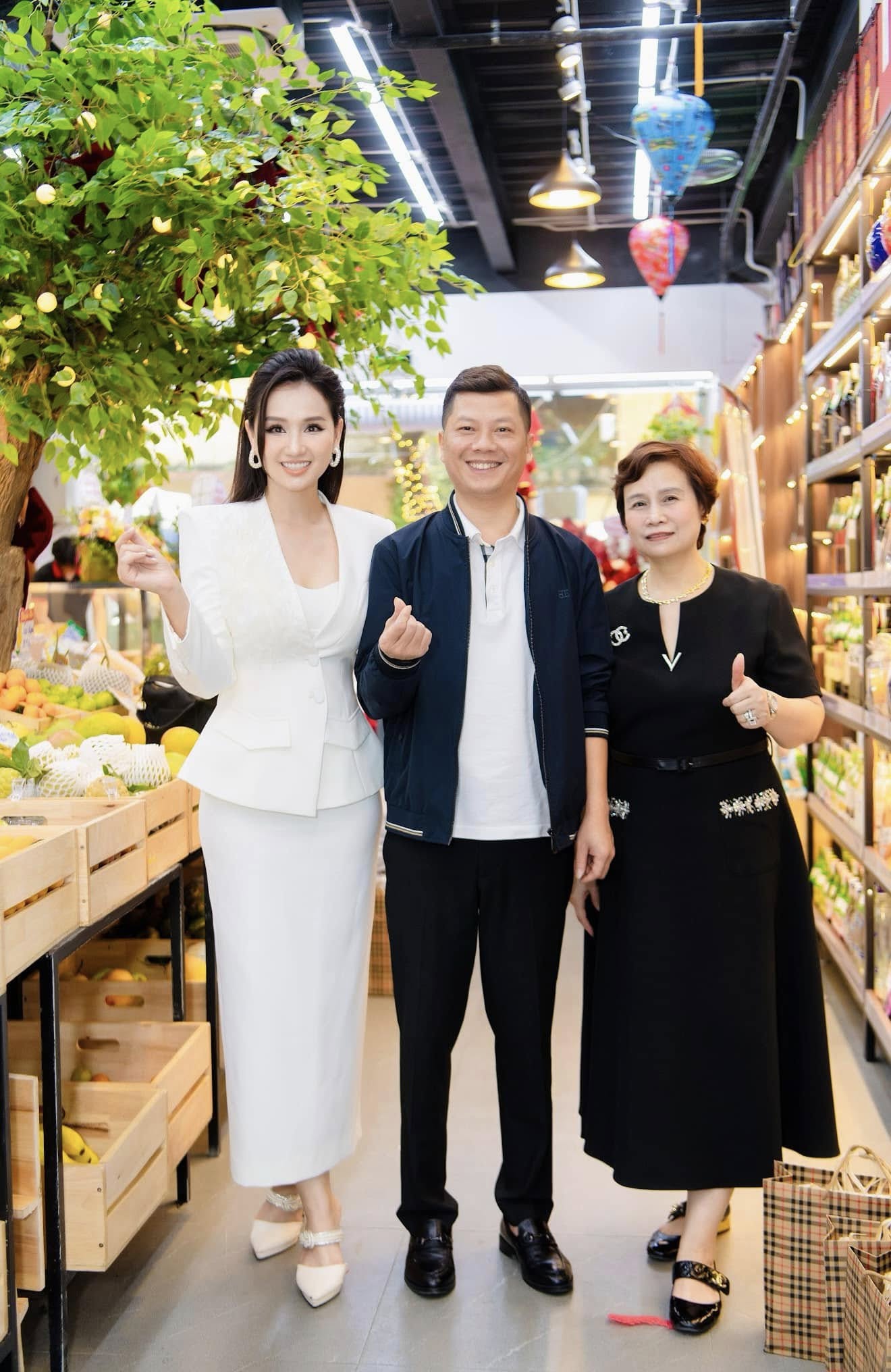 Mẹ ruột Lã Thanh Huyền: Hoa khôi Hà thành, tuổi xế chiều giàu sang viên mãn- Ảnh 2.