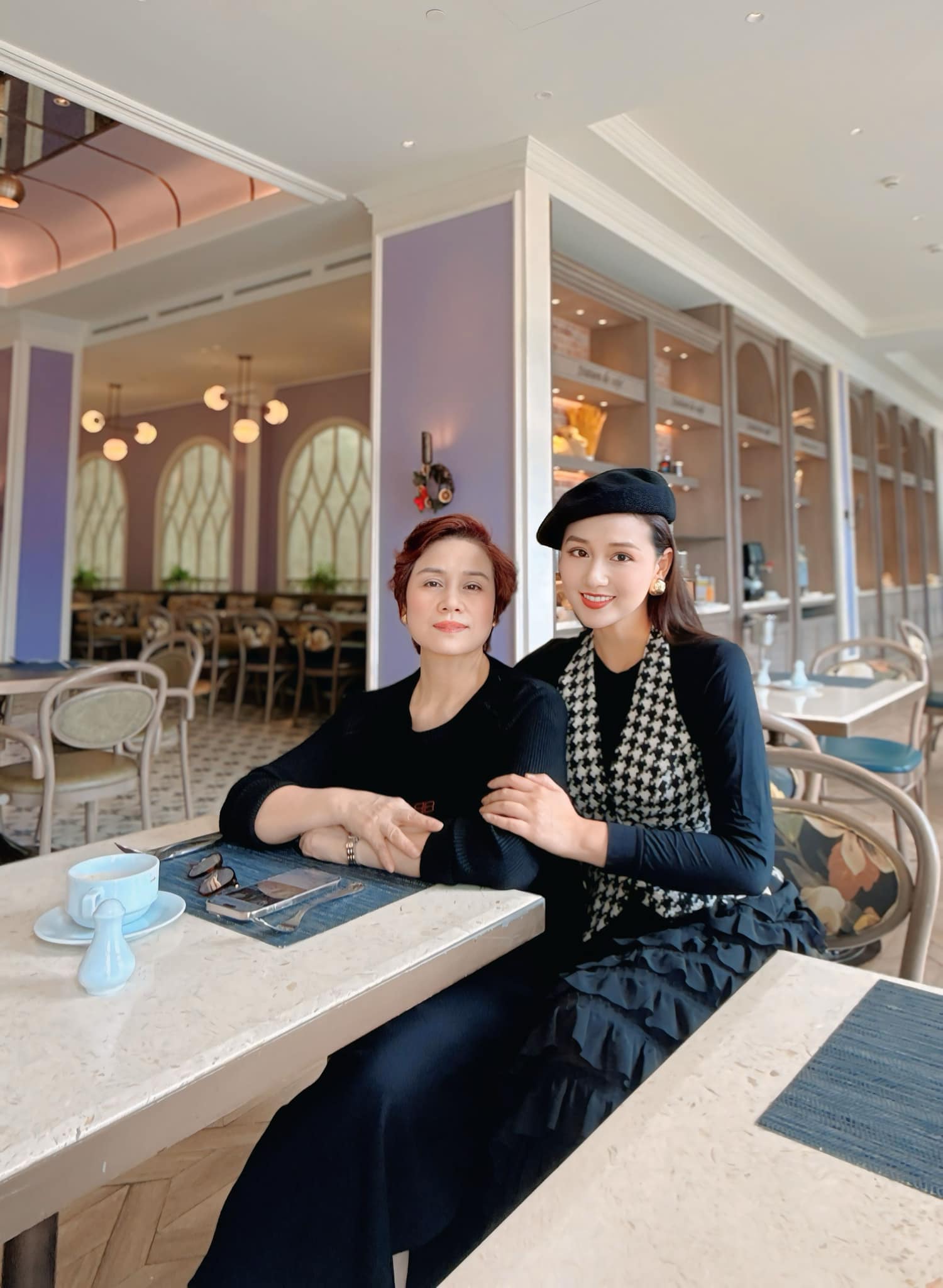 Mẹ ruột Lã Thanh Huyền: Hoa khôi Hà thành, tuổi xế chiều giàu sang viên mãn- Ảnh 4.