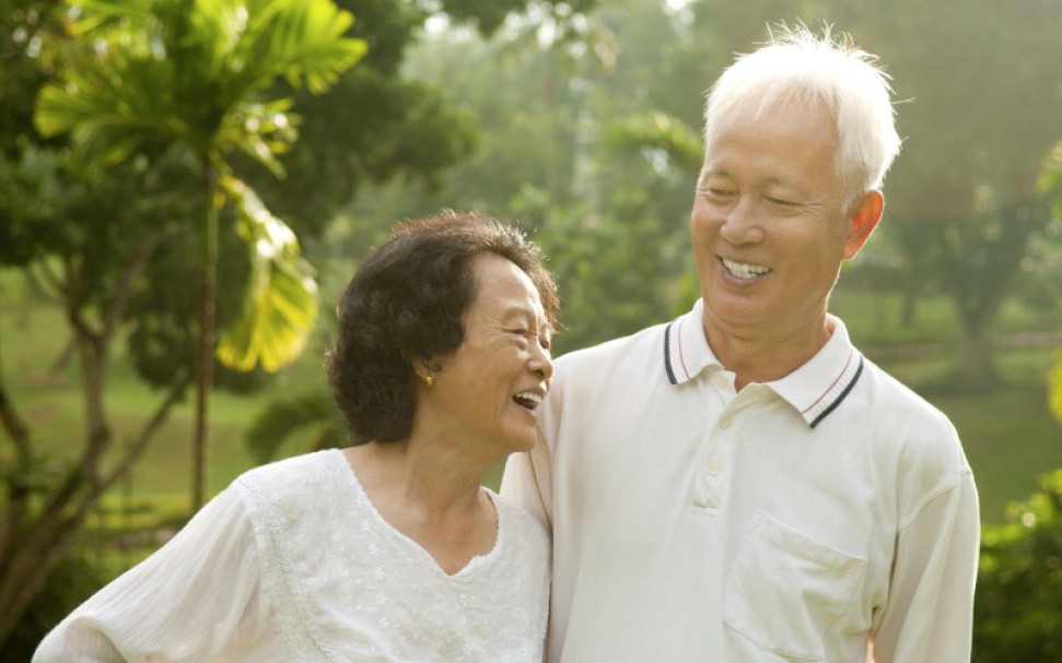 Thời tiết nắng nóng người cao tuổi dễ gặp bệnh gì, nên ăn gì?