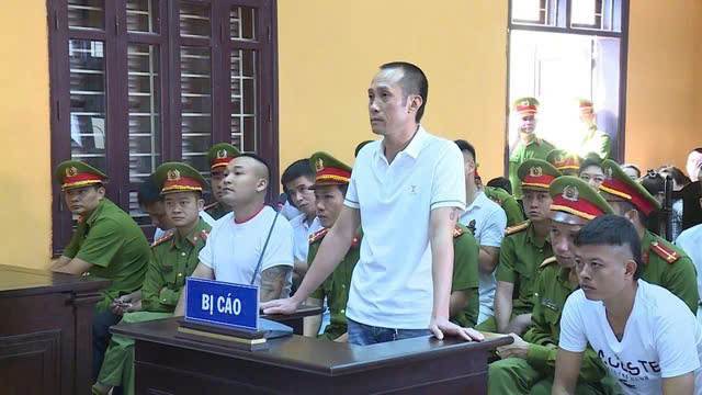 Trùm giang hồ Thanh Hóa Tuấn 'Thần đèn' bị bắt- Ảnh 1. Trùm giang hồ Thanh Hóa Tuấn 'Thần đèn' bị bắt- Ảnh 1.