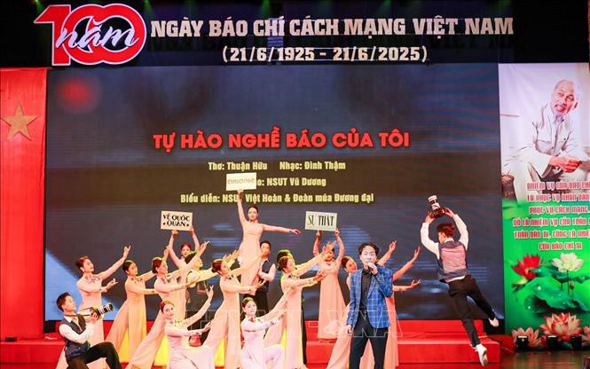 Ấn tượng chương trình nghệ thuật đặc biệt kỷ niệm 100 năm Ngày Báo chí Cách mạng Việt Nam