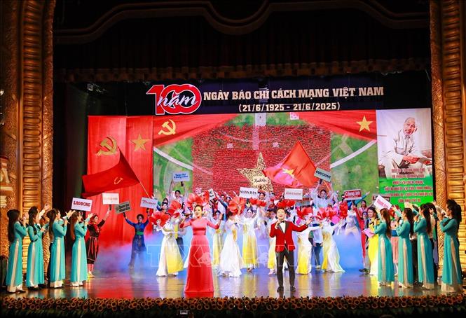 Ấn tượng chương trình nghệ thuật đặc biệt kỷ niệm 100 năm Ngày Báo chí Cách mạng Việt Nam- Ảnh 6. Ấn tượng chương trình nghệ thuật đặc biệt kỷ niệm 100 năm Ngày Báo chí Cách mạng Việt Nam- Ảnh 6.