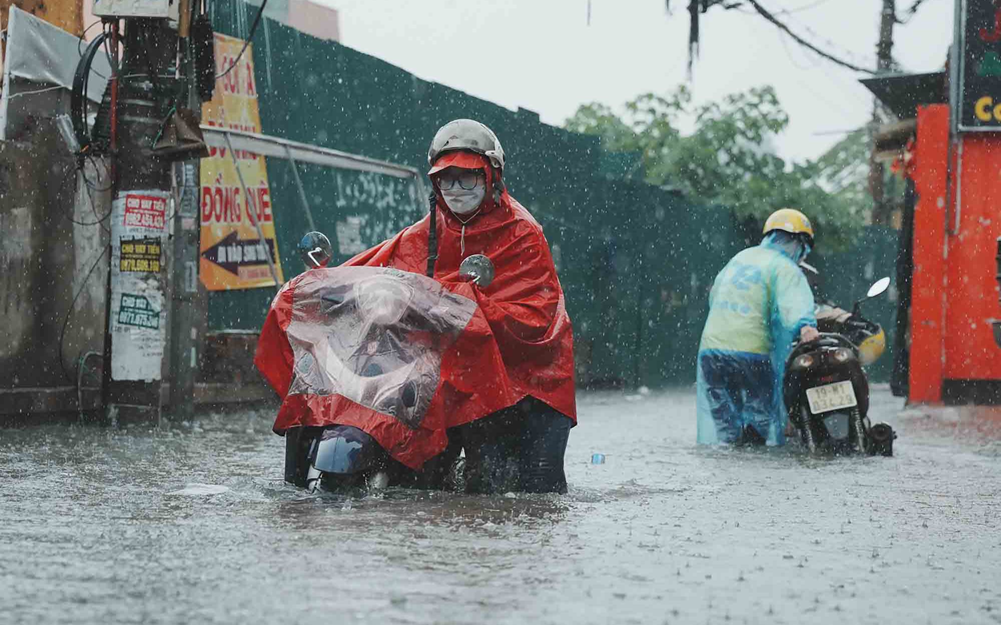 Hàng loạt tuyến phố ở Hà Nội có nguy cơ ngập úng do mưa lớn