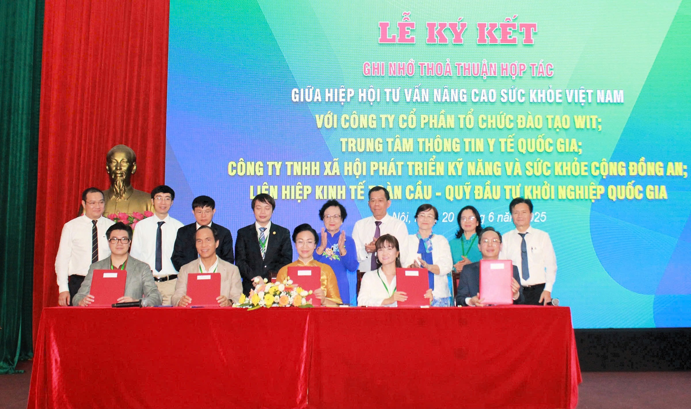 Phát huy vai trò tiên phong của tổ chức xã hội nghề nghiệp trong tư vấn, chủ động phòng, chống dịch bệnh- Ảnh 3.