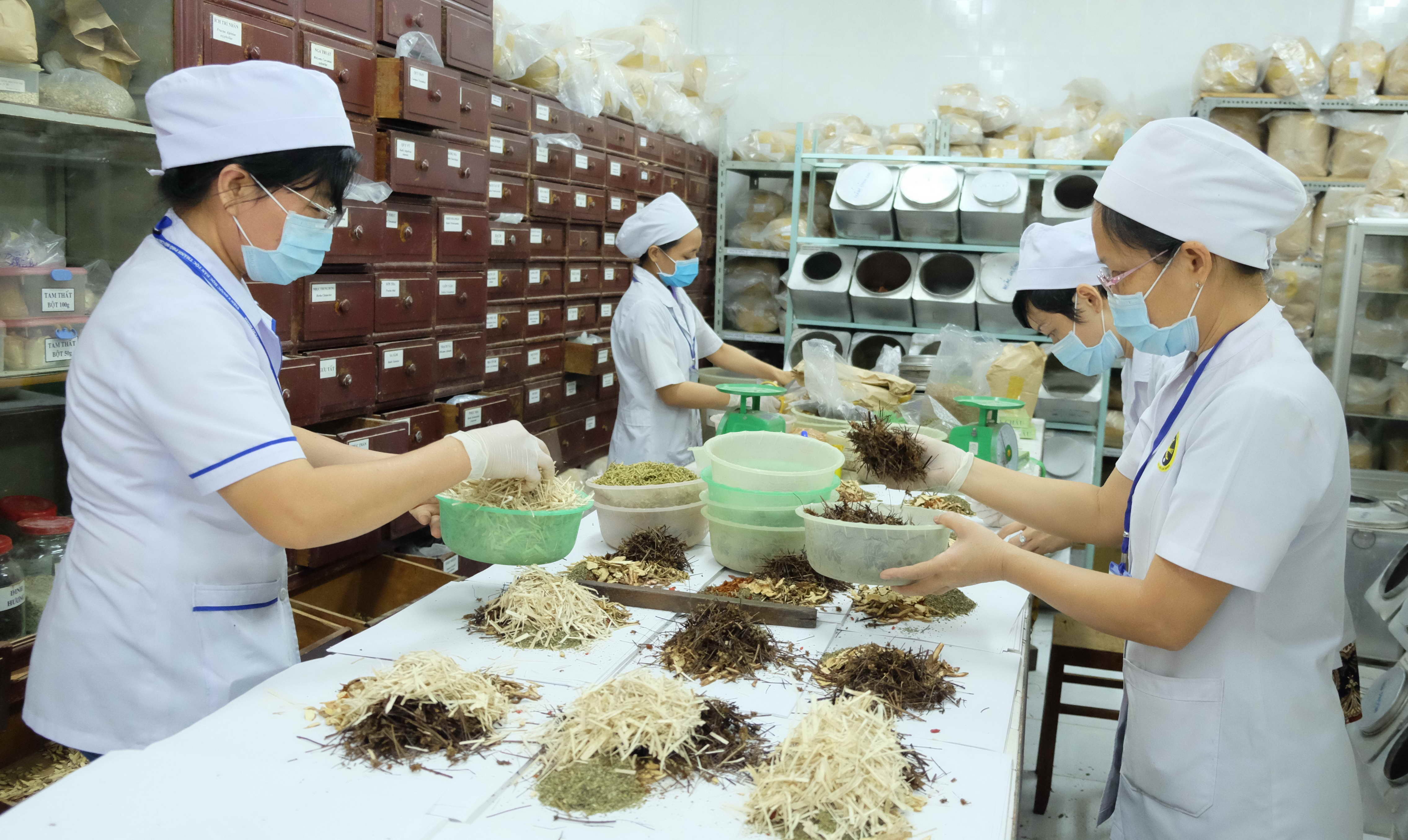 Bộ Y tế nêu quy định thuốc cổ truyền không phải kê đơn- Ảnh 1.
