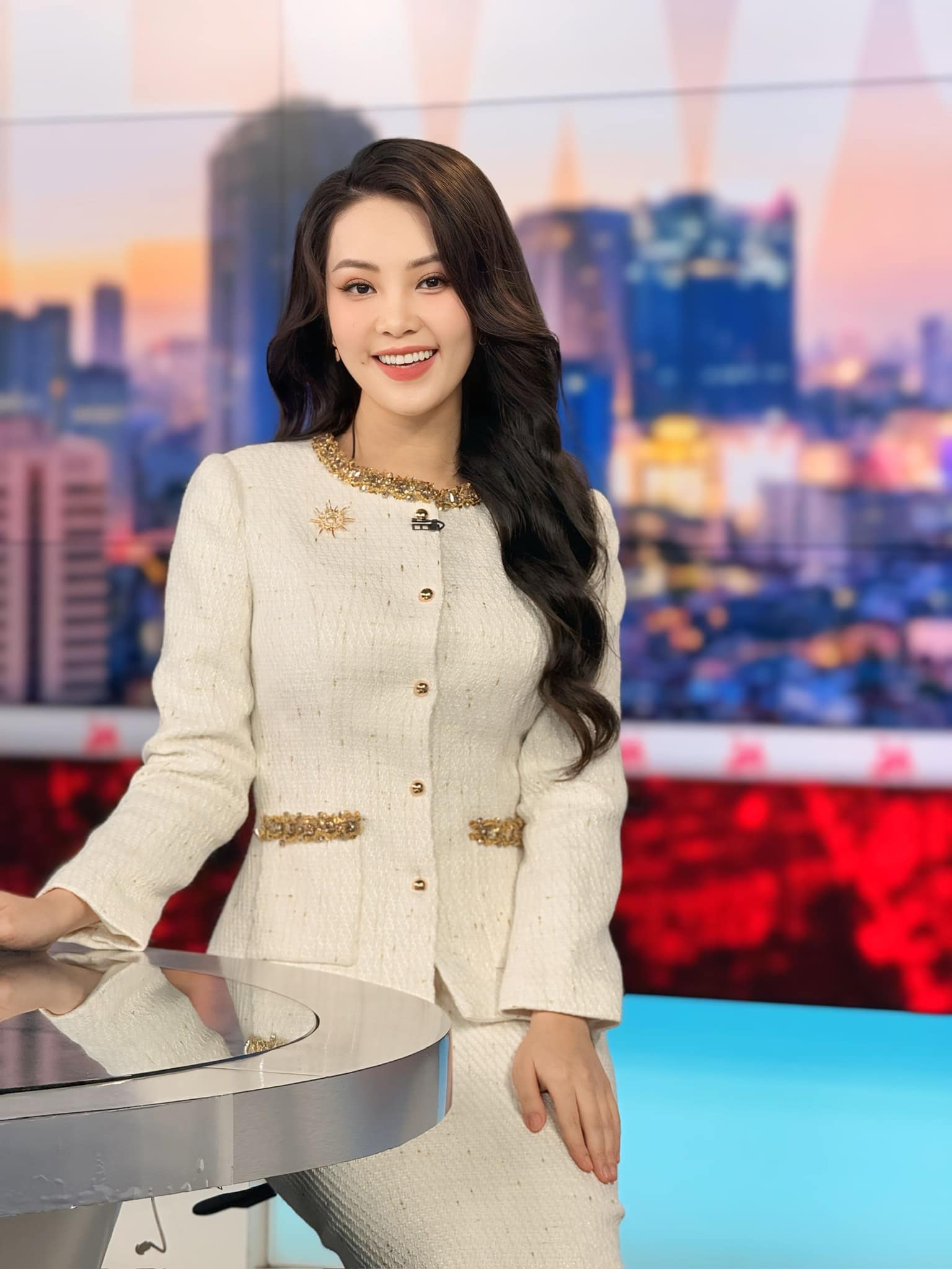 BTV Chuyển động 24h là Á hậu Hoa hậu Việt Nam, theo nghề báo vì đam mê- Ảnh 3. BTV Chuyển động 24h là Á hậu Hoa hậu Việt Nam, theo nghề báo vì đam mê- Ảnh 3.