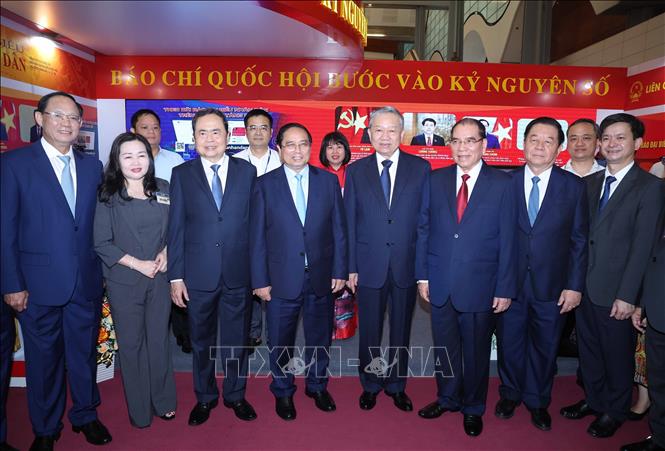 Tổng Bí thư Tô Lâm tham quan các gian trưng bày tại Hội báo toàn quốc 2025- Ảnh 11. Tổng Bí thư Tô Lâm tham quan các gian trưng bày tại Hội báo toàn quốc 2025- Ảnh 11.