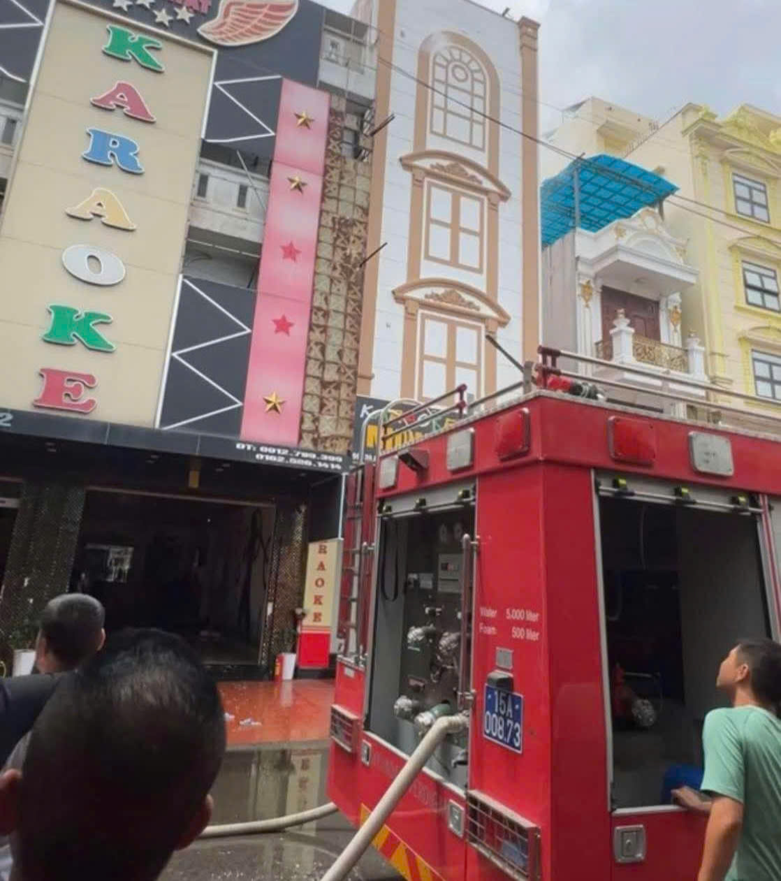 Quán karaoke ở Hải Phòng bốc cháy, phát hiện 1 người tử vong- Ảnh 1. Quán karaoke ở Hải Phòng bốc cháy, phát hiện 1 người tử vong- Ảnh 1.